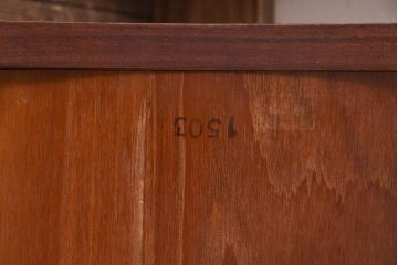 ヴィンテージ家具　北欧ビンテージ　G-PLAN(ジープラン)　温かみのある木味のネストテーブル(サイドテーブル)