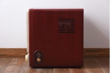 アンティーク雑貨　ジャンク品　シャープ(SHARP)製　ディスプレイに活躍するレトロなテレビ