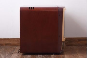 アンティーク雑貨　ジャンク品　三菱(ミツビシ、MITSUBISHI)製　ディスプレイに活躍するレトロなテレビ