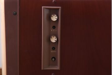 アンティーク雑貨　ジャンク品　三菱(ミツビシ、MITSUBISHI)製　ディスプレイに活躍するレトロなテレビ