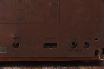 アンティーク雑貨　ジャンク品　三菱(ミツビシ、MITSUBISHI)製　ディスプレイに活躍するレトロなテレビ