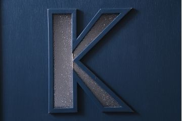 ペイント建具　ダイヤガラス　個性的なデザインが目を引く木製ドア(建具、扉)