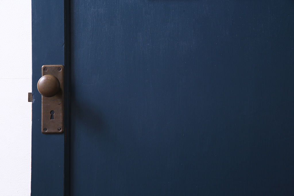 ペイント建具　ダイヤガラス　個性的なデザインが目を引く木製ドア(建具、扉)