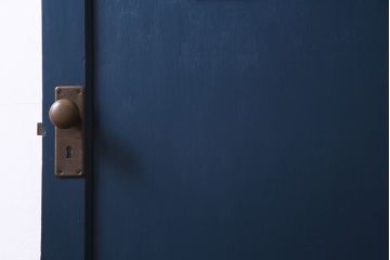 ペイント建具　ダイヤガラス　個性的なデザインが目を引く木製ドア(建具、扉)