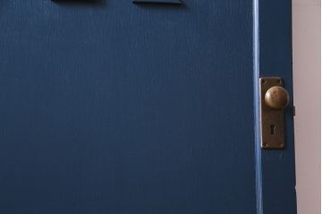 ペイント建具　ダイヤガラス　個性的なデザインが目を引く木製ドア(建具、扉)