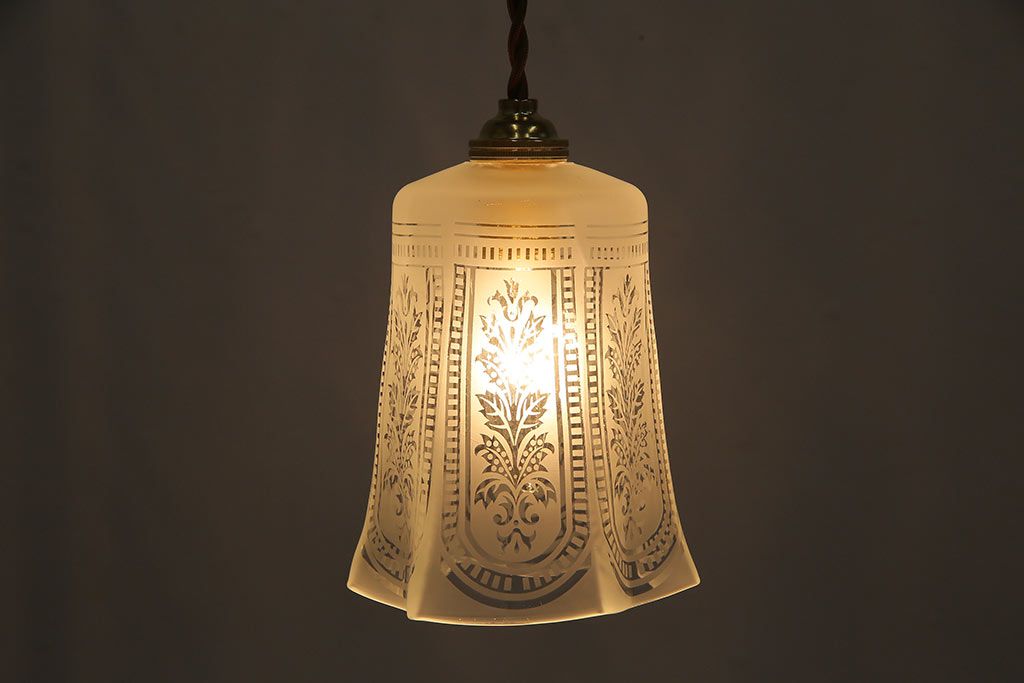 フランス製　エッチングガラスがおしゃれなペンダントライト(天井照明)