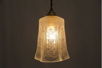 フランス製　エッチングガラスがおしゃれなペンダントライト(天井照明)