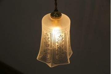 フランス製　エッチングガラスがおしゃれなペンダントライト(天井照明)