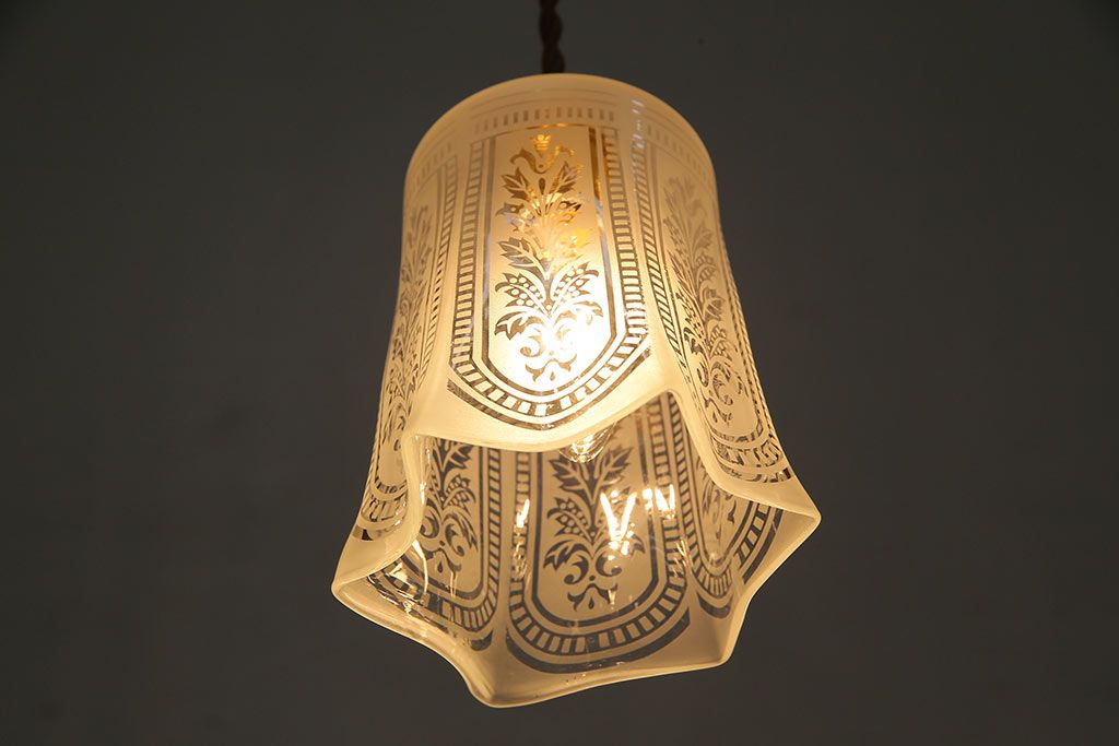 フランス製　エッチングガラスがおしゃれなペンダントライト(天井照明)