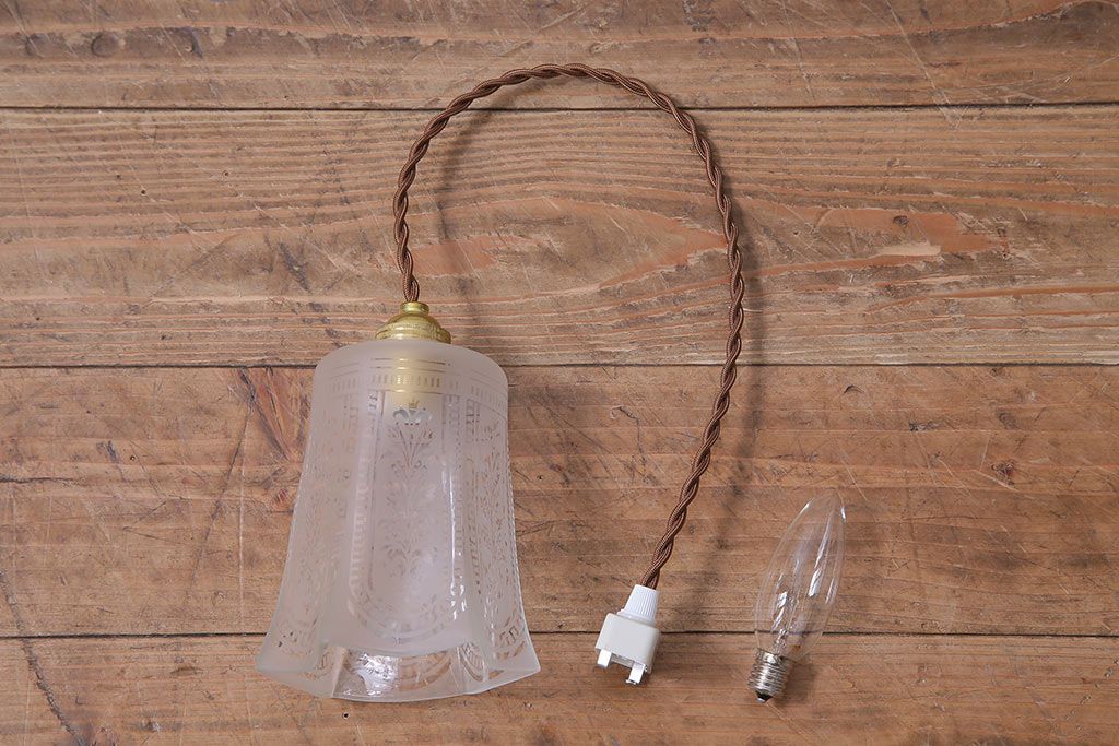 フランス製　エッチングガラスがおしゃれなペンダントライト(天井照明)