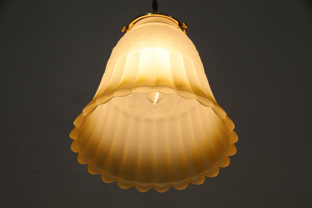 イギリス製　イエローカラーがアクセントの可憐なペンダントライト(天井照明)