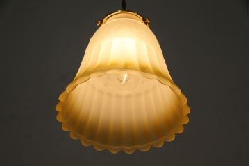 イギリス製　イエローカラーがアクセントの可憐なペンダントライト(天井照明)