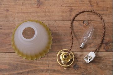 イギリス製　イエローカラーがアクセントの可憐なペンダントライト(天井照明)