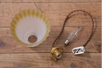 イギリス製　イエローカラーがアクセントの可憐なペンダントライト(天井照明)