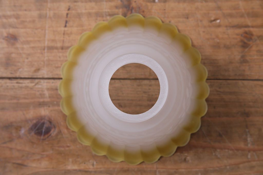 イギリス製　イエローカラーがアクセントの可憐なペンダントライト(天井照明)