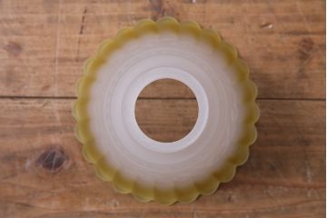 イギリス製　イエローカラーがアクセントの可憐なペンダントライト(天井照明)