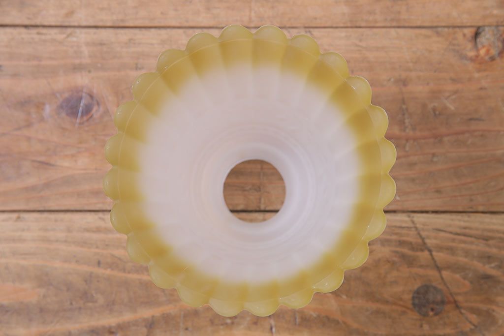 イギリス製　イエローカラーがアクセントの可憐なペンダントライト(天井照明)