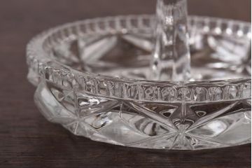 アンティーク雑貨　イギリスアンティーク　アクセサリーを魅せるプレスガラスのリングスタンド・大小2個セット