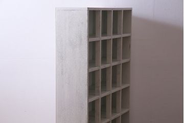 リメイク家具　ペイント　脚付き　フレンチシャビーなガラス入りマス目棚(飾り棚、陳列棚、ロッカー、ディスプレイ棚、店舗什器)(R-033183)