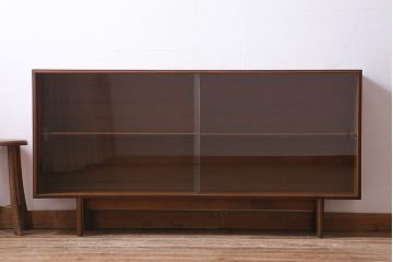 ヴィンテージ家具　北欧ビンテージ　チーク材　すっきりとした佇まいのディスプレイラック(ローボード、飾り棚)