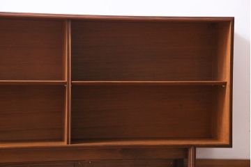 ヴィンテージ家具　北欧ビンテージ　チーク材　すっきりとした佇まいのディスプレイラック(ローボード、飾り棚)