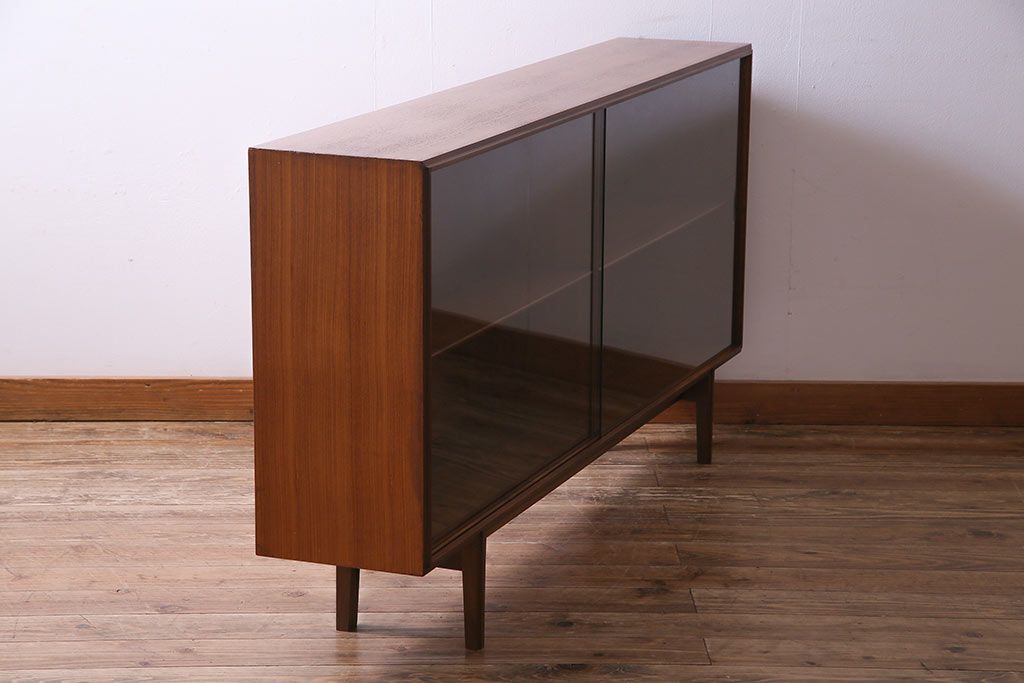 ヴィンテージ家具　北欧ビンテージ　チーク材　すっきりとした佇まいのディスプレイラック(ローボード、飾り棚)