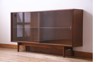 ヴィンテージ家具　北欧ビンテージ　チーク材　すっきりとした佇まいのディスプレイラック(ローボード、飾り棚)