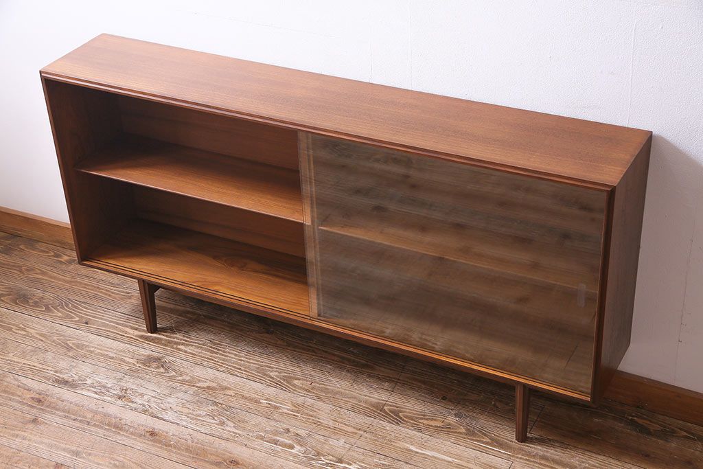 ヴィンテージ家具　北欧ビンテージ　チーク材　すっきりとした佇まいのディスプレイラック(ローボード、飾り棚)