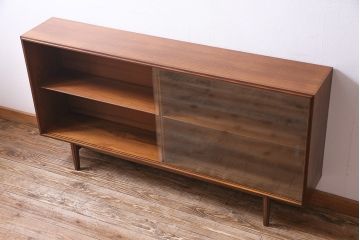 ヴィンテージ家具　北欧ビンテージ　チーク材　すっきりとした佇まいのディスプレイラック(ローボード、飾り棚)