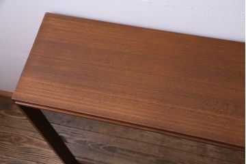 ヴィンテージ家具　北欧ビンテージ　チーク材　すっきりとした佇まいのディスプレイラック(ローボード、飾り棚)