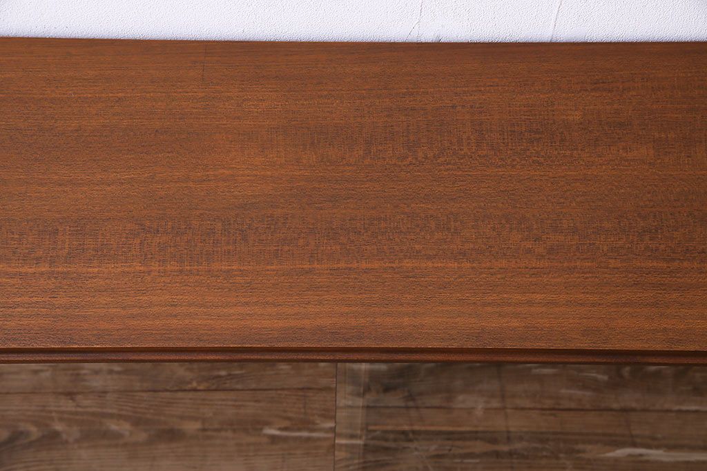 ヴィンテージ家具　北欧ビンテージ　チーク材　すっきりとした佇まいのディスプレイラック(ローボード、飾り棚)