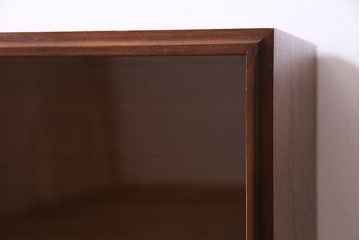 ヴィンテージ家具　北欧ビンテージ　チーク材　すっきりとした佇まいのディスプレイラック(ローボード、飾り棚)