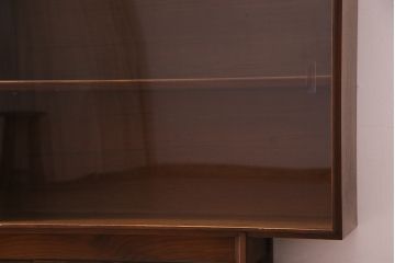 ヴィンテージ家具　北欧ビンテージ　チーク材　すっきりとした佇まいのディスプレイラック(ローボード、飾り棚)