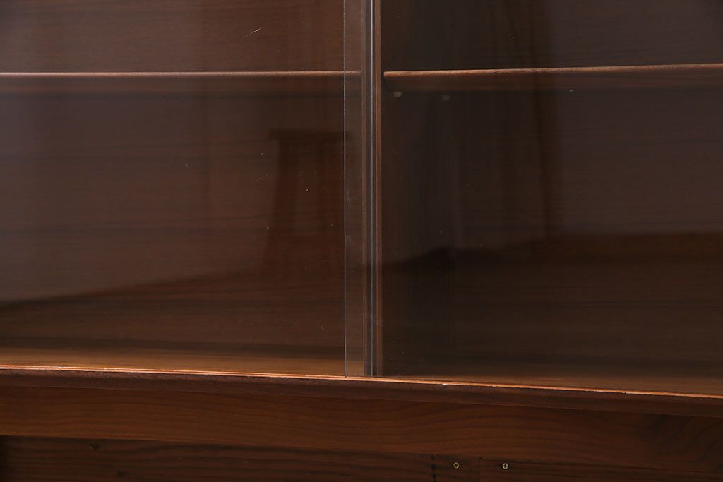 ヴィンテージ家具　北欧ビンテージ　チーク材　すっきりとした佇まいのディスプレイラック(ローボード、飾り棚)