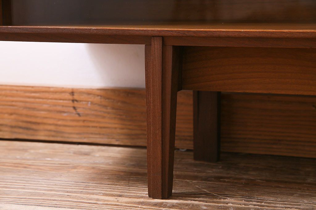 ヴィンテージ家具　北欧ビンテージ　チーク材　すっきりとした佇まいのディスプレイラック(ローボード、飾り棚)