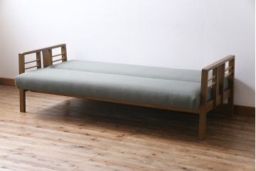 レトロ家具　昭和初期　なめらかな木肌とシンプルなデザインが魅力のソファベッド(3人掛けソファ)