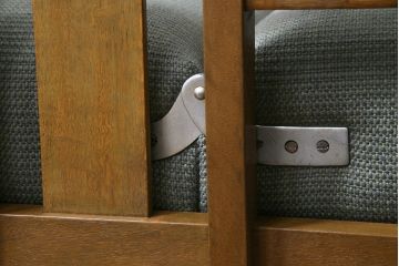 レトロ家具　昭和初期　なめらかな木肌とシンプルなデザインが魅力のソファベッド(3人掛けソファ)