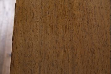 ヴィンテージ家具　イギリスビンテージ　G-PLAN(ジープラン)　Brass-fittedシリーズ　気品漂う北欧スタイルのローボード(収納棚)