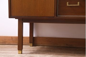 ヴィンテージ家具　イギリスビンテージ　G-PLAN(ジープラン)　Brass-fittedシリーズ　気品漂う北欧スタイルのローボード(収納棚)