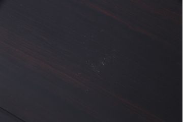 中古　民芸家具　縞黒檀無垢材　牡丹　艶やかな質感が高級感漂う飾り棚(茶棚、収納棚)