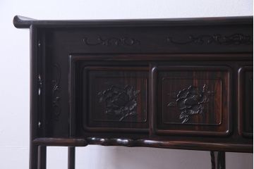 中古　民芸家具　縞黒檀無垢材　牡丹　艶やかな質感が高級感漂う飾り棚(茶棚、収納棚)
