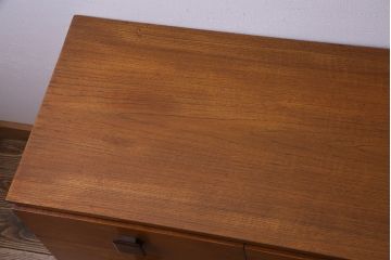 ヴィンテージ家具　北欧ビンテージ　チーク材　スクエア型の取っ手がかわいらしいワークデスク(両袖机、在宅ワーク、在宅用)