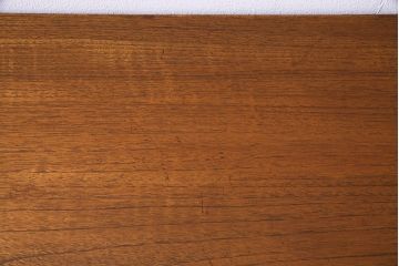 ヴィンテージ家具　北欧ビンテージ　チーク材　スクエア型の取っ手がかわいらしいワークデスク(両袖机、在宅ワーク、在宅用)