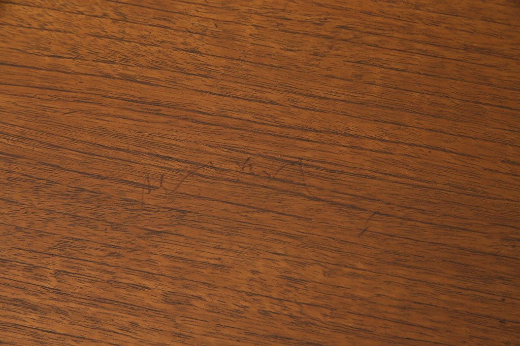 ヴィンテージ家具　北欧ビンテージ　チーク材　スクエア型の取っ手がかわいらしいワークデスク(両袖机、在宅ワーク、在宅用)