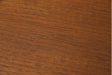 ヴィンテージ家具　北欧ビンテージ　チーク材　スクエア型の取っ手がかわいらしいワークデスク(両袖机、在宅ワーク、在宅用)