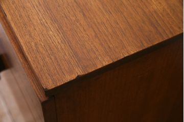 ヴィンテージ家具　北欧ビンテージ　チーク材　スクエア型の取っ手がかわいらしいワークデスク(両袖机、在宅ワーク、在宅用)