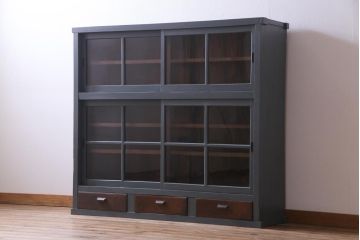 ペイント家具　レトロな雰囲気漂うダークトーンの戸棚(収納棚、食器棚、キャビネット)