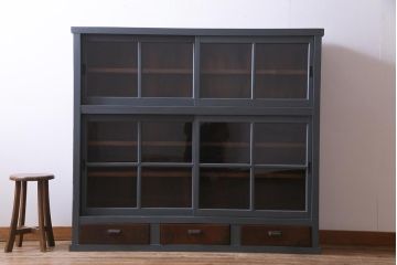 ペイント家具　レトロな雰囲気漂うダークトーンの戸棚(収納棚、食器棚、キャビネット)