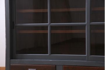 ペイント家具　レトロな雰囲気漂うダークトーンの戸棚(収納棚、食器棚、キャビネット)