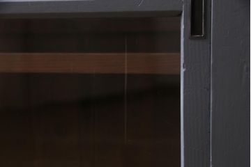 ペイント家具　レトロな雰囲気漂うダークトーンの戸棚(収納棚、食器棚、キャビネット)